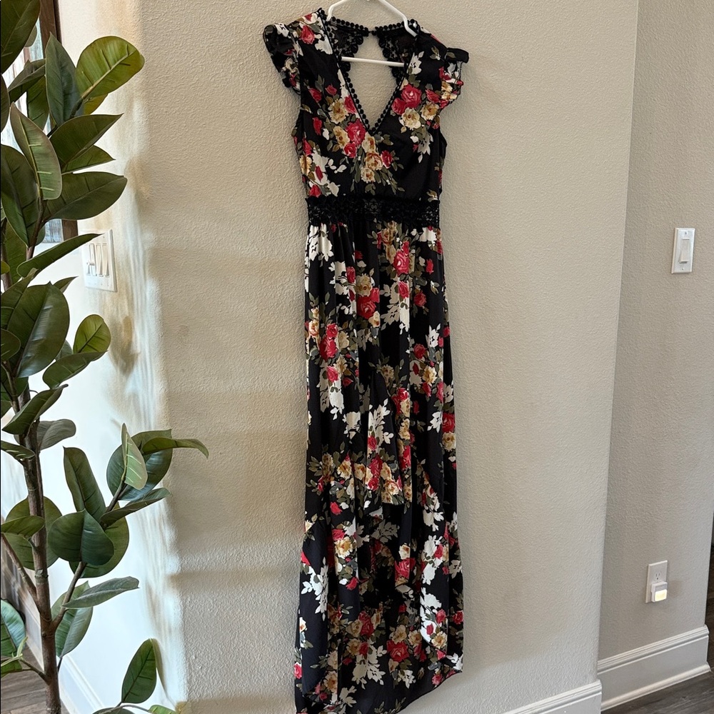 NWT Gorgeous Floral Black Maxi Dress Open Back Women Medium Lace Detail